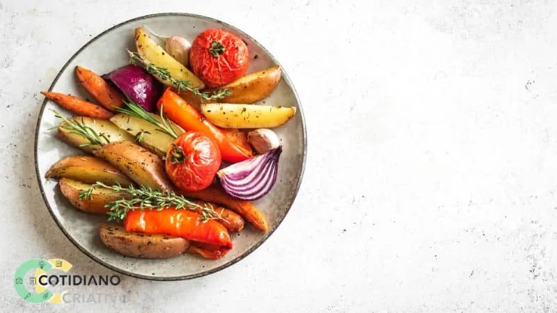 prato com alimentos de dieta sustentável, legumes sazonais.